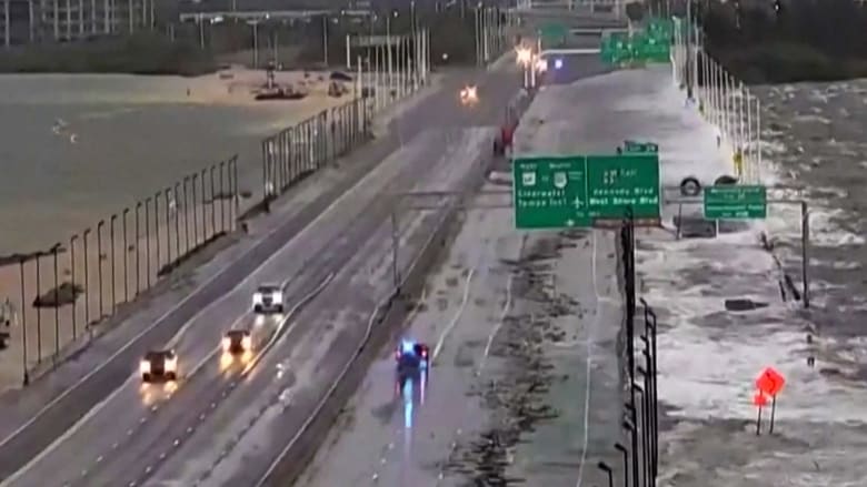 Video shows waves whipped up by Idalia crashing over Tampa's Interstate 275