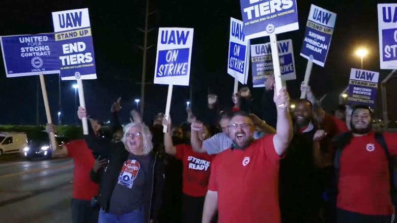 Workers at Jeep Wrangler plant in Ohio strike as deadline set by UAW expires