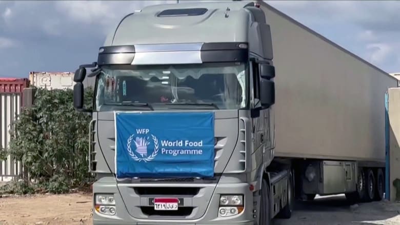 What is preventing aid from getting to Gaza from Egypt?