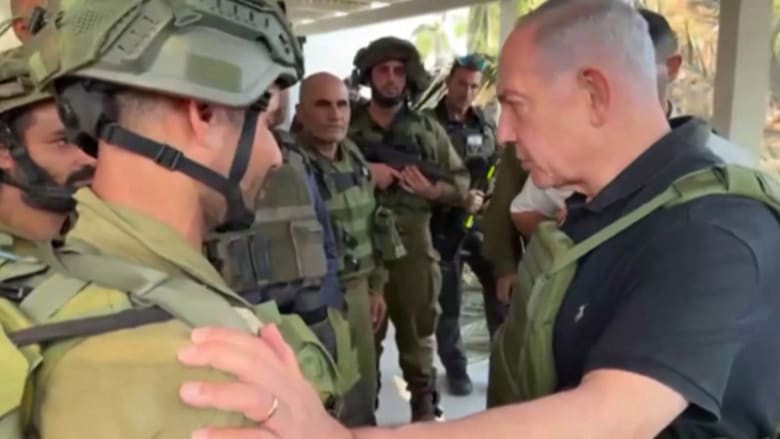 Netanyahu meets with Israeli soldiers near the Gaza border
