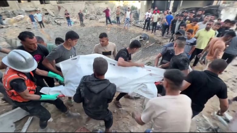 Residents of Khan Younis in the Gaza Strip recover victims of an Israeli bombardment and search for loved ones