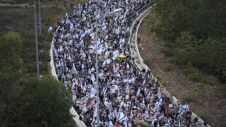 Thousands join families of hostages in march to Jerusalem