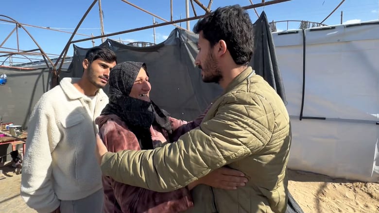 Gazan doctor reunited with family after Khan Younis hospital evacuation