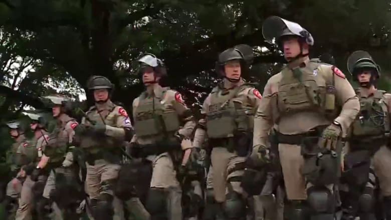 Police arrest pro-Palestinian protesters on UT Austin campus