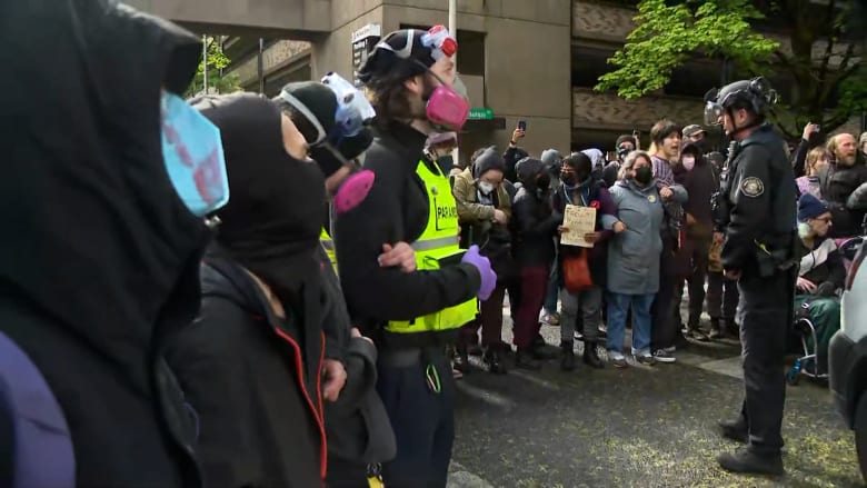 Police clear library at Portland State University, arrest protesters