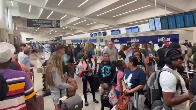 Time-lapse video shows long lines at Atlanta airport after outage