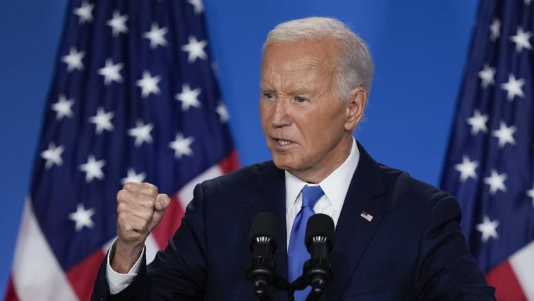 Biden addresses introducing President Zelenskyy as Putin