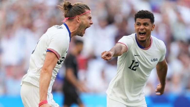 Zimmerman pounces on rebound to double USA's lead