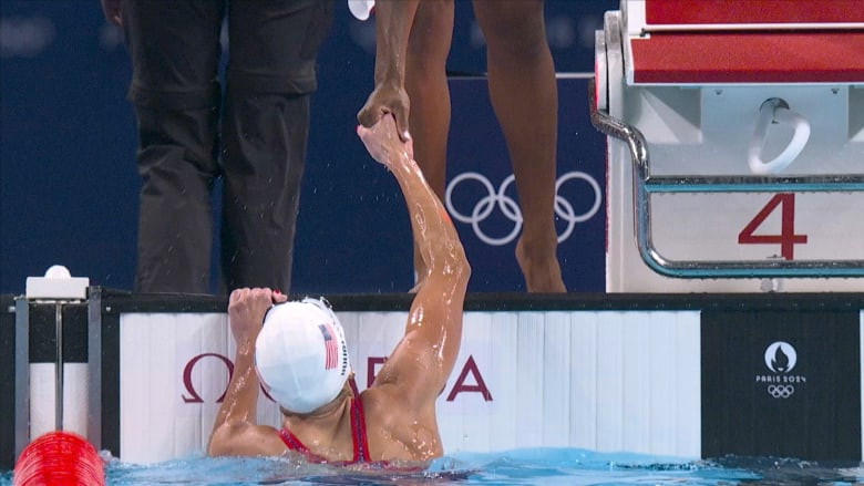 Simone Manuel leads U.S. to 4x100m free relay heat win