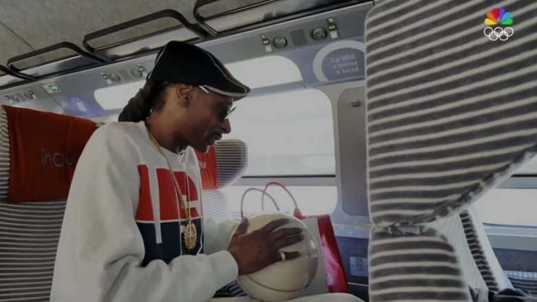 Snoop Dogg joins U.S. men's basketball team trip to prelim games