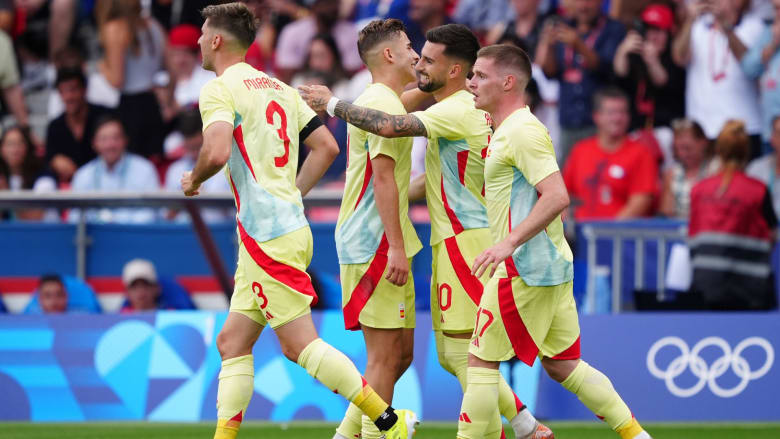 Alex Baena's top bins free kick extends lead for Spain