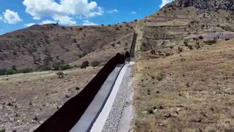 Border wall becomes symbol of immigration issue in campaign
