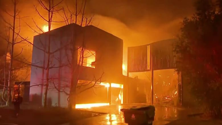 Death toll in wildfire disaster rises as winds intensify again