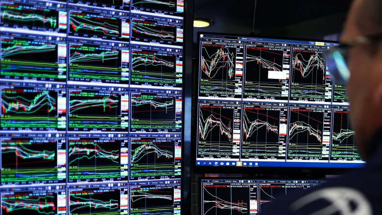 Dow plunges nearly 900 points amid recession fears