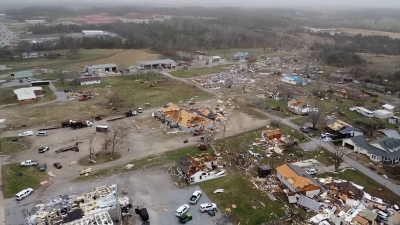 Video shows neighborhood in Arkansas left damaged after tornado