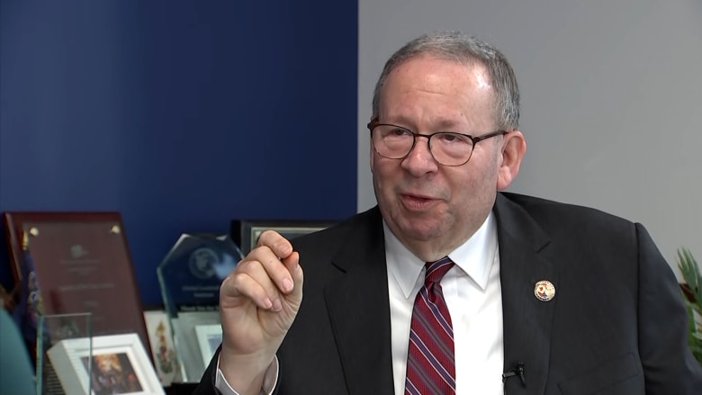 Former U.S. ambassador to Canada criticizes Trump's trade tactics
