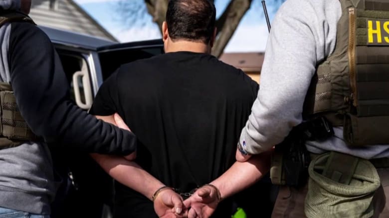 Trump administration to pay migrants $1,000 to 'self-deport'