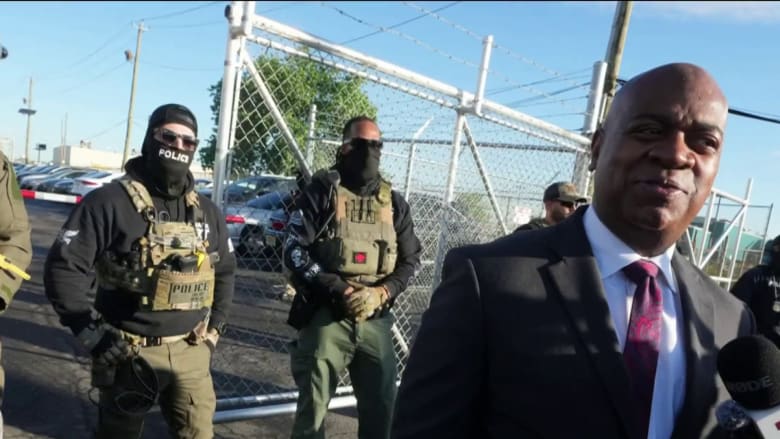 Newark mayor in custody after allegedly trespassing at ICE facility