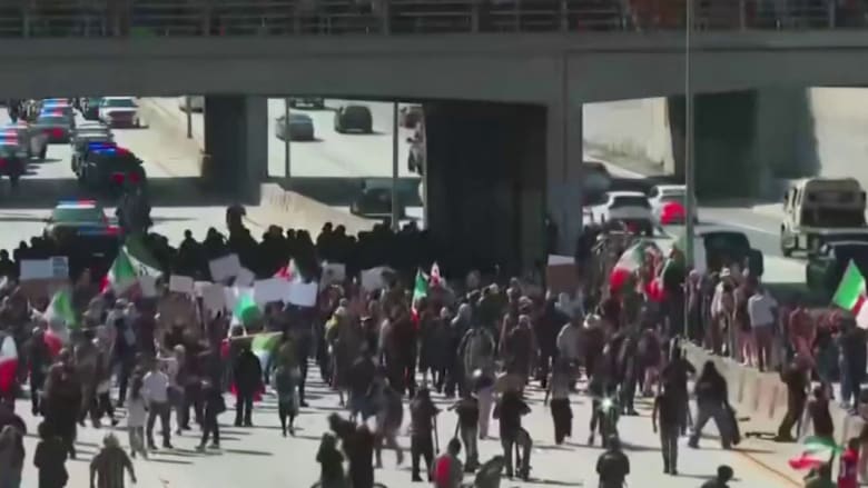 Anti-ICE protests stop traffic on California's 101 Freeway
