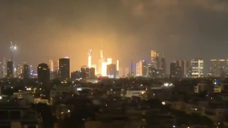 New wave of Iranian missiles hits Tel Aviv amid rising tensions