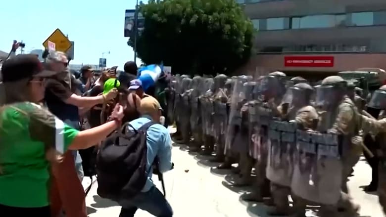 Anti-ICE protesters clash with authorities in Los Angeles 