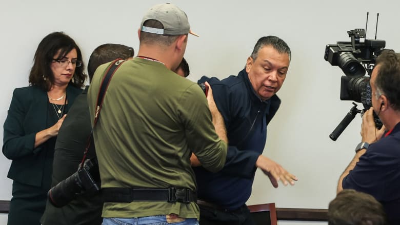 Senate Democrats react to Padilla's removal from Noem's news conference in L.A.