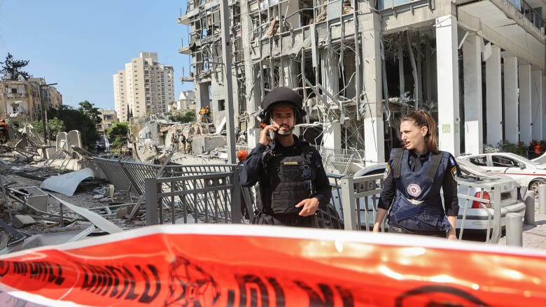 Iranian missile strikes Tel Aviv high rise building