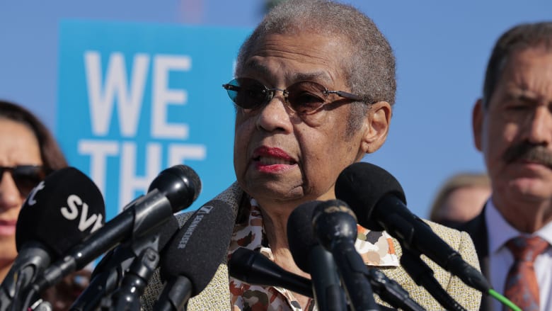 D.C. Del. Eleanor Holmes Norton appears to struggle walking alone at news conference