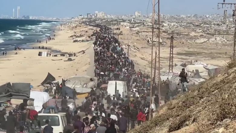 Palestinians return as Israeli troops pull back