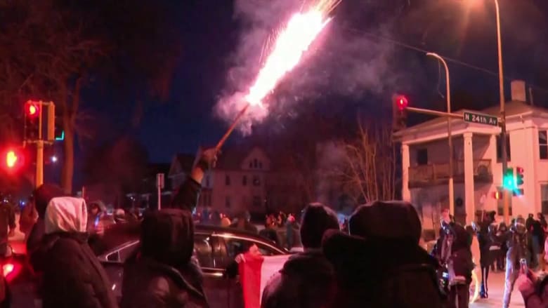 Violent clashes in Minneapolis over ICE operations