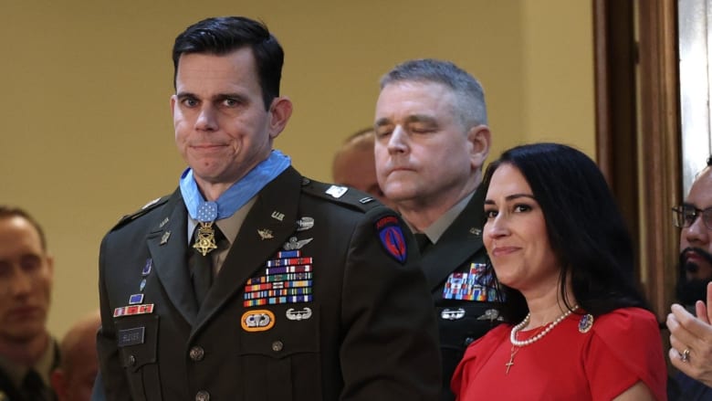 Trump awards Medal of Honor to pilot in Maduro raid