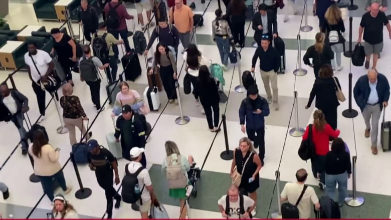 Trump says he will sign order to pay TSA workers following weeks of long lines