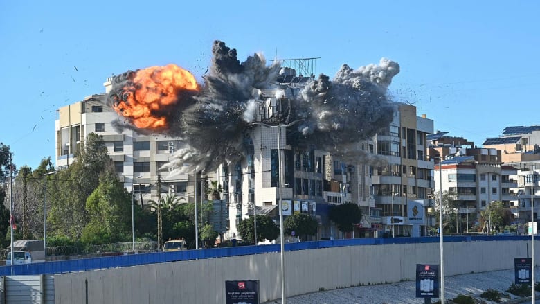 Israeli airstrike destroys Beirut building