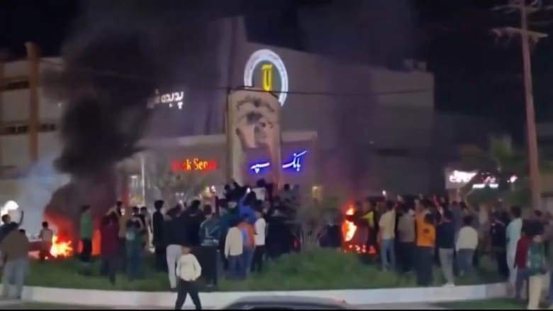 Crowd topples Ayatollah monument in southern Iran