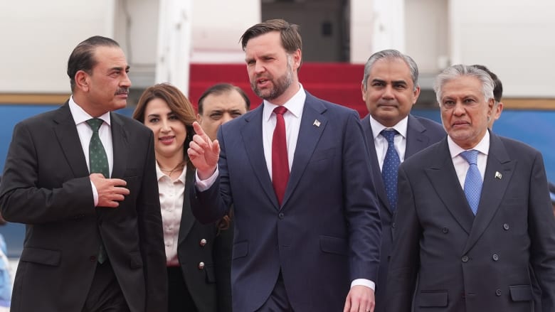 US and Iranian Negotiators Arrive in Pakistan for Peace Talks