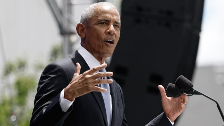 Obama encourages people to not give in to despair in current political climate