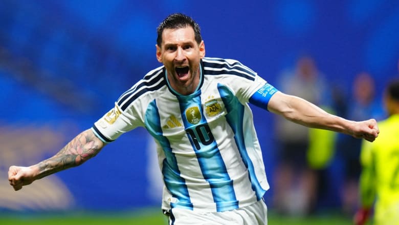 Argentina scores three late goals to stun Egypt in World Cup match