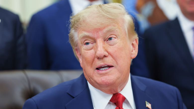 Trump vuelve a defender centros de datos de inteligencia artificial pese a oposición en comunidades
