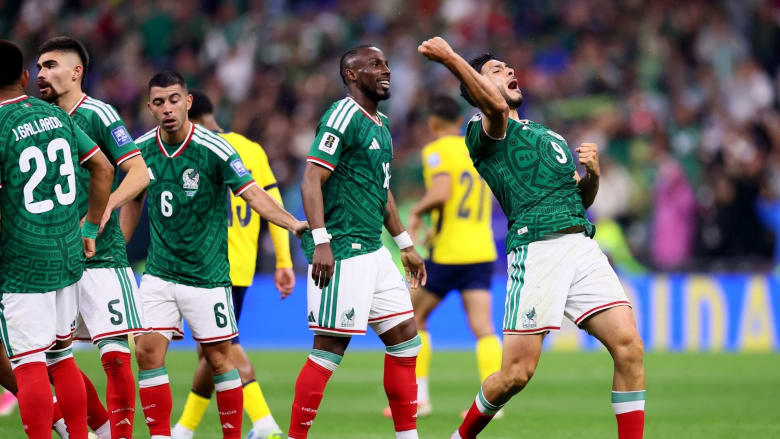 Raúl Jiménez aparece y consigue el segundo gol para México sobre Ecuador