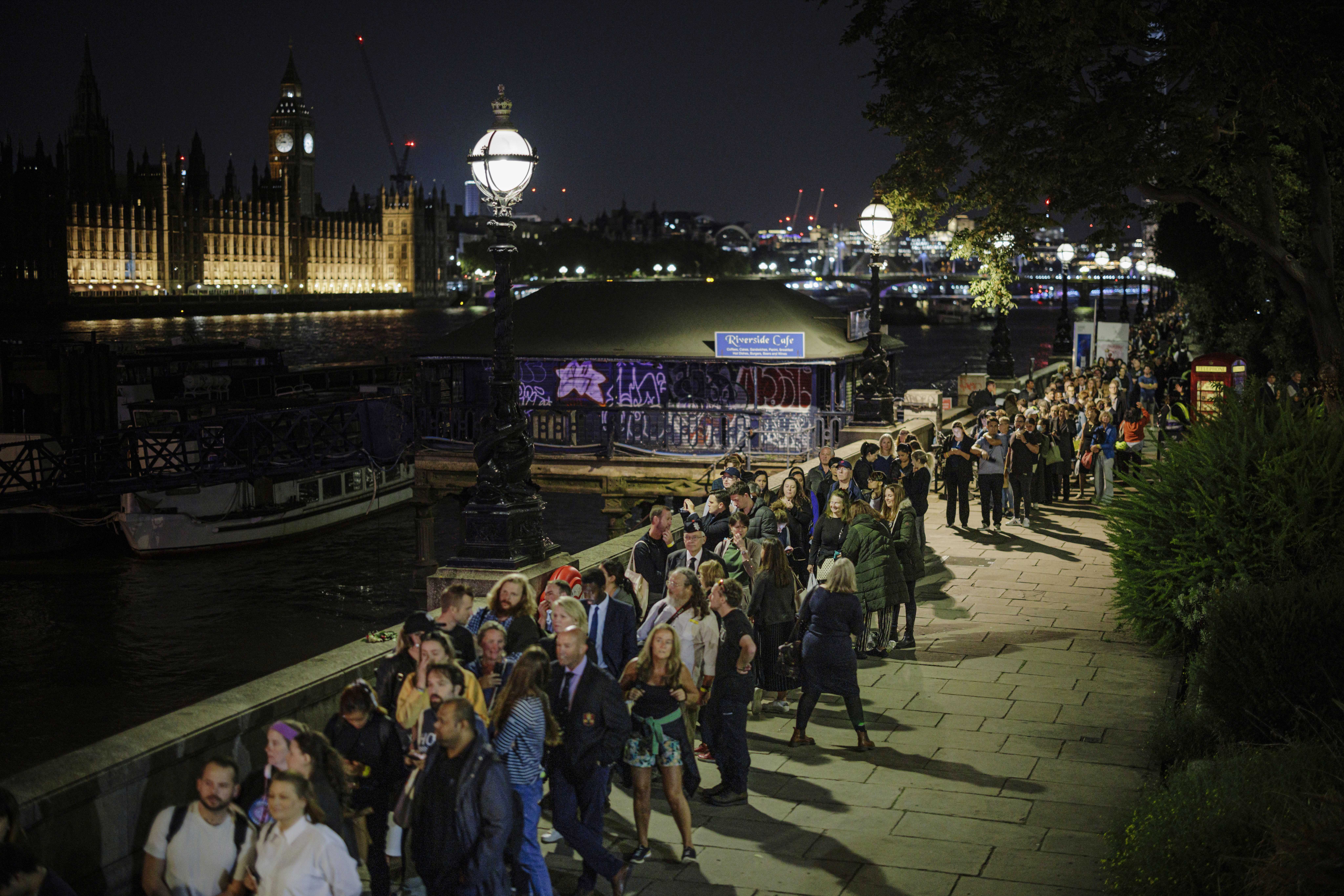 Image: The Nation Mourns The Death Of Queen Elizabeth II As Her Coffin Is Transferred To Westminster Hall