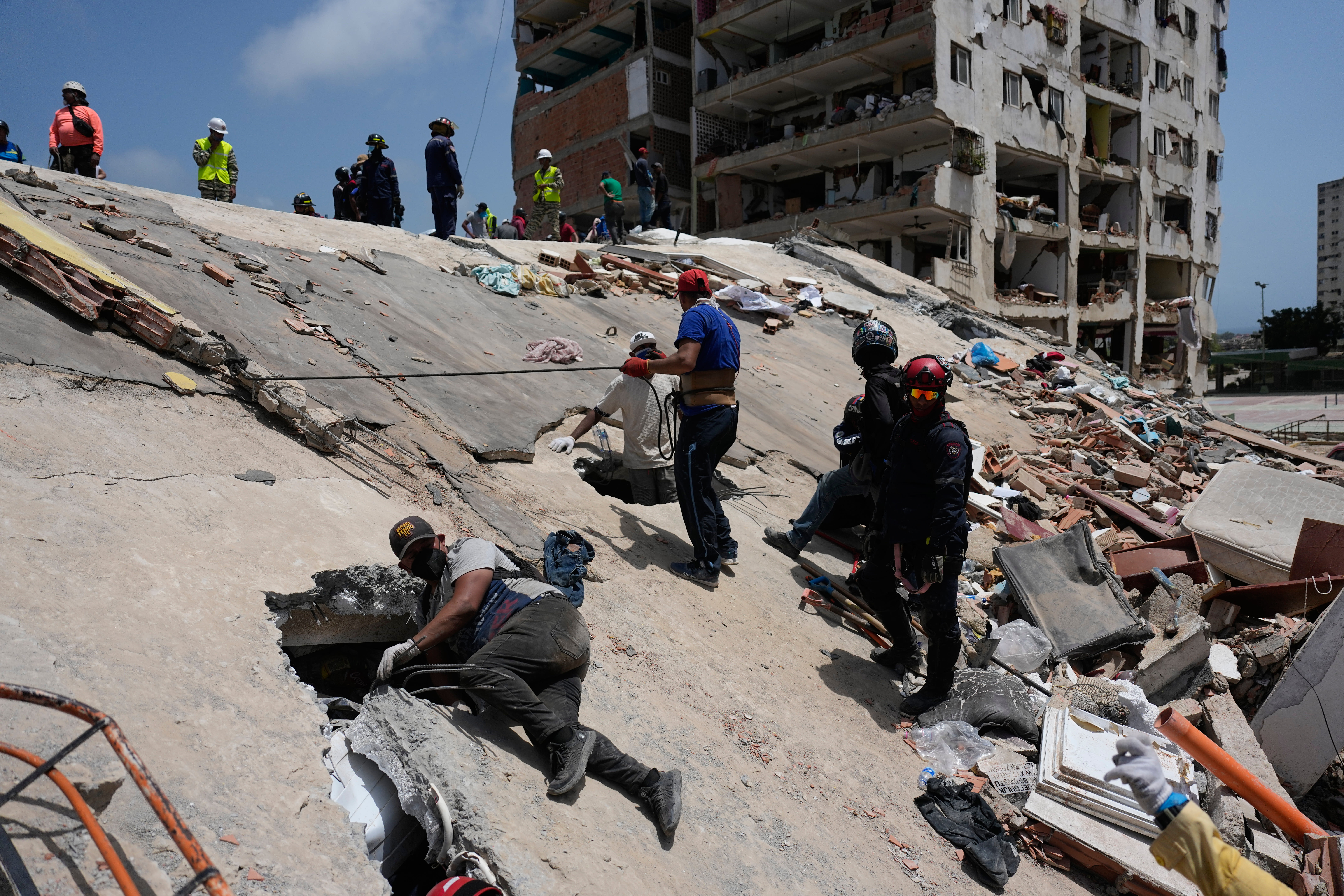 Terremotos en Venezuela | La cifra de muertos asciende a 920 en las horas más críticas para rescatar gente con vida
