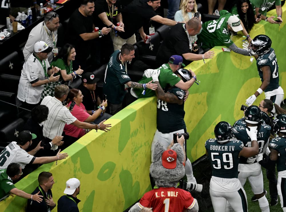Jalen Carter hugs a fan after the Eagles recovered a fumble during the fourth quarter.