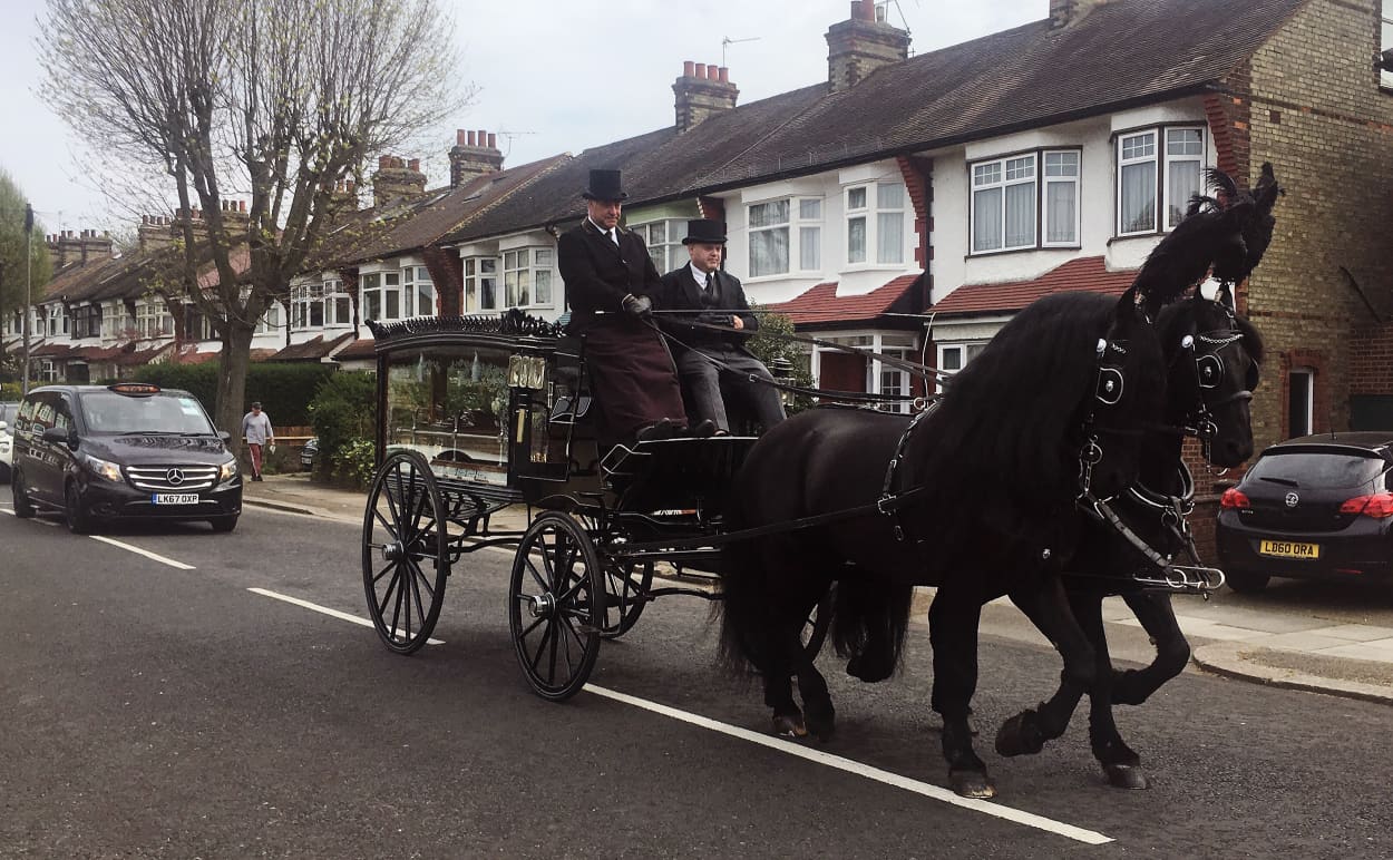 Drivers from the licensed taxi trade have stepped in to help bereaved families to comply with the strict social-distancing rules imposed on undertakers during the lockdown.