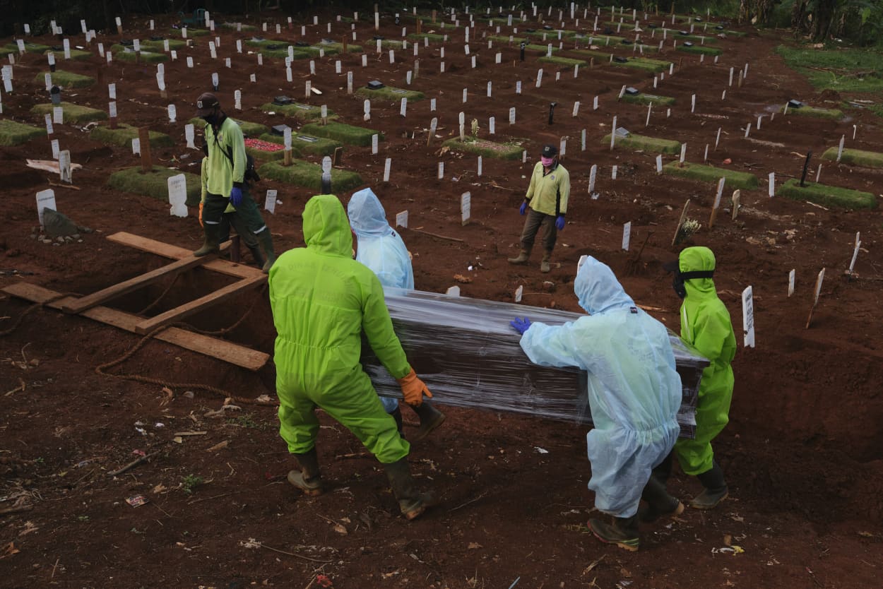 Image: Indonesia Imposes Partial Shutdown To Contain Spread Of The Coronavirus