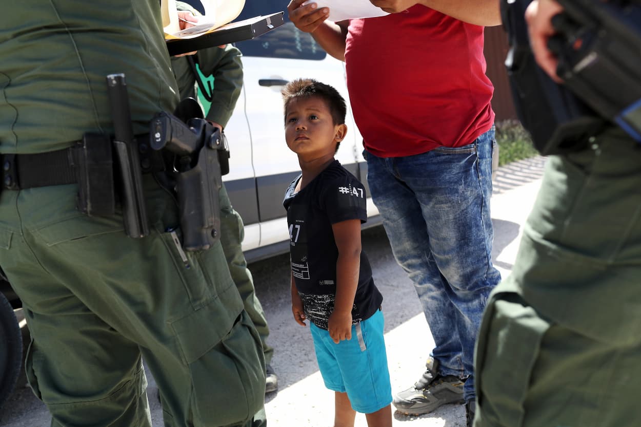 Image: Border Patrol Agents Detain Migrants Near US-Mexico Border