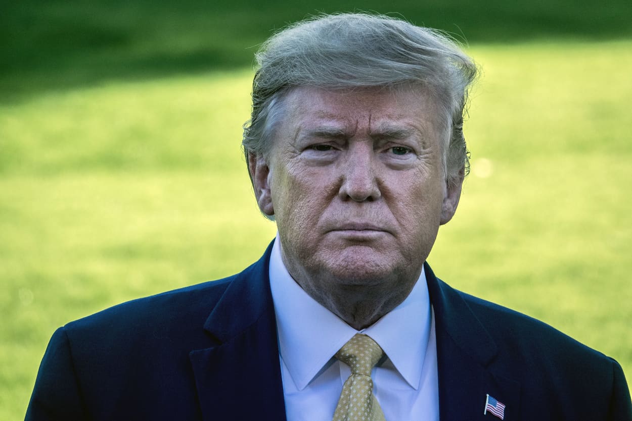 Image: Donald Trump, Stephen Miller, and Kellyanne Conway Talk to the Media