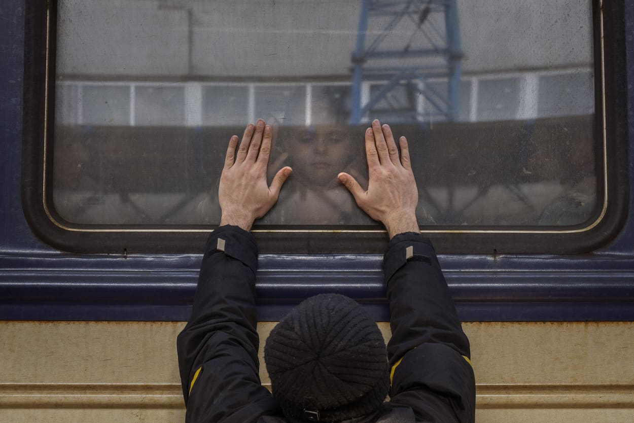 Image: Aleksander, 41, presses his palms against the window as he says goodbye to his daughter Anna, 5, on a train to Lviv at the Kyiv station, Ukraine, on March 4. 2022.
