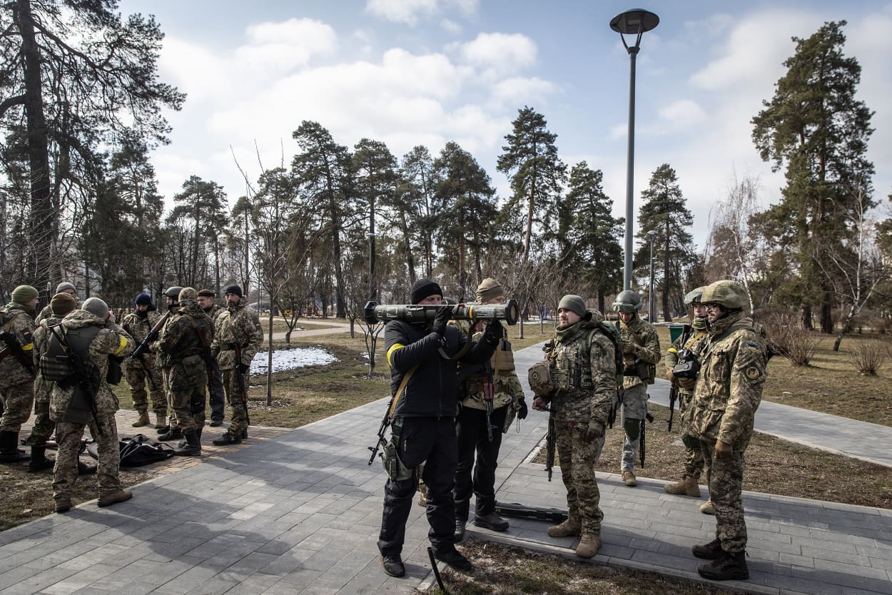Image: Russians continue assault on outskirts of Kyiv