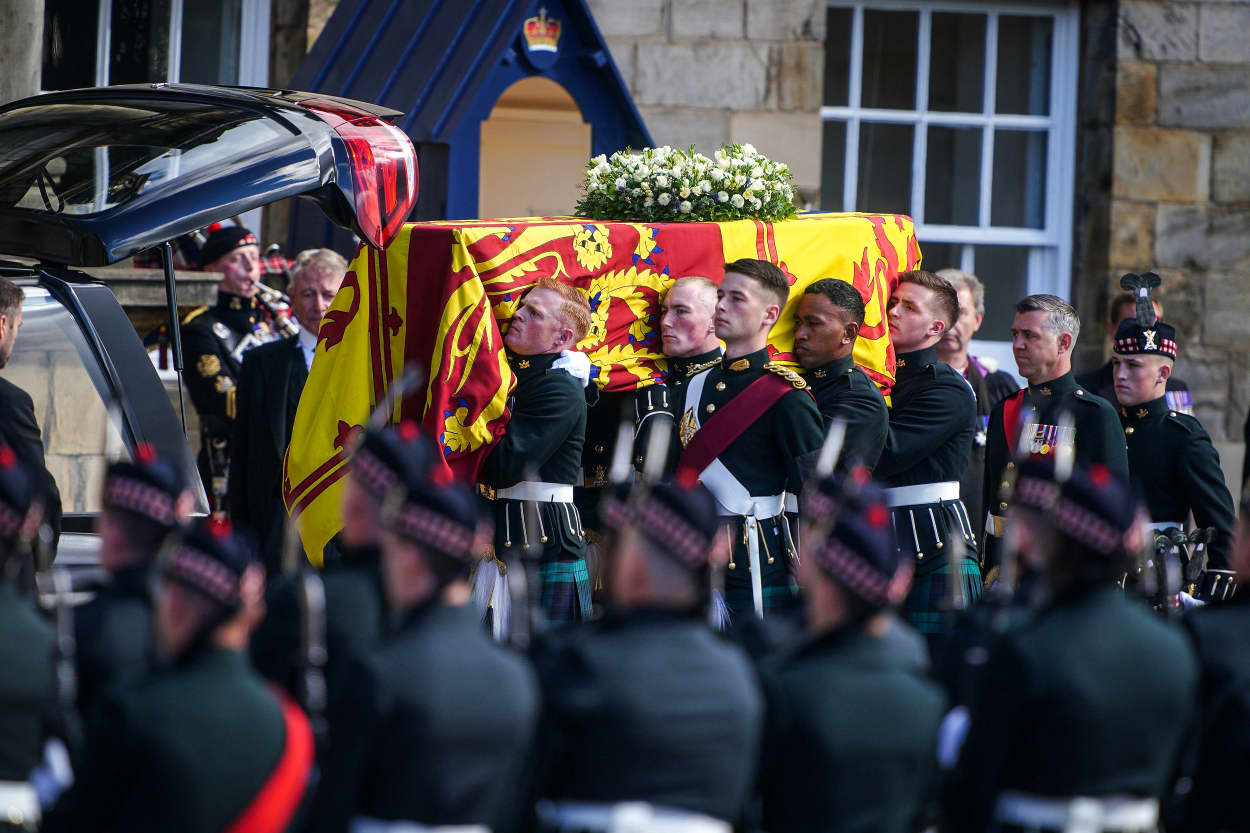 Image: Procession Of Her Majesty The Queen Elizabeth II's Coffin To St Giles Cathedral