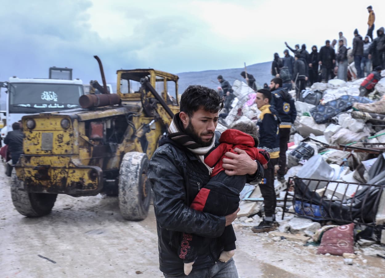 At least 968 people died and thousands were injured in the earthquake that felt strongly Syria